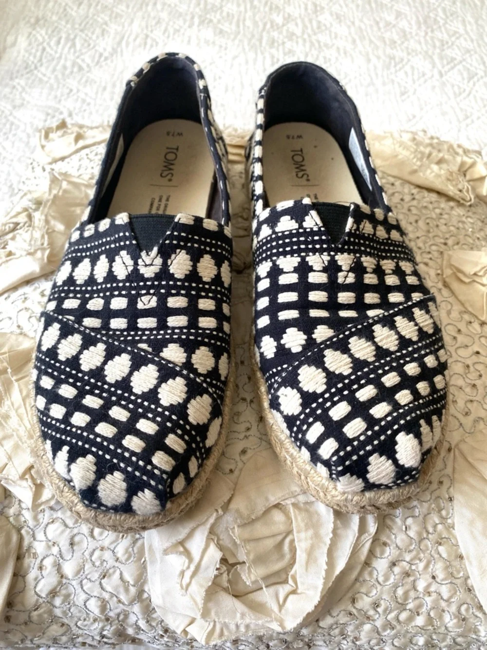 TOMS Black And White Patterned Slip On Casual Summer Espadrilles Size 7.5